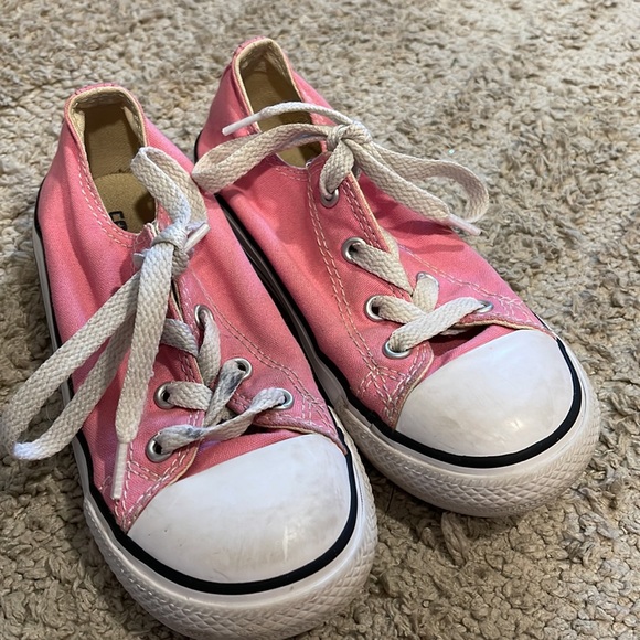 Girls converse - Picture 2 of 4